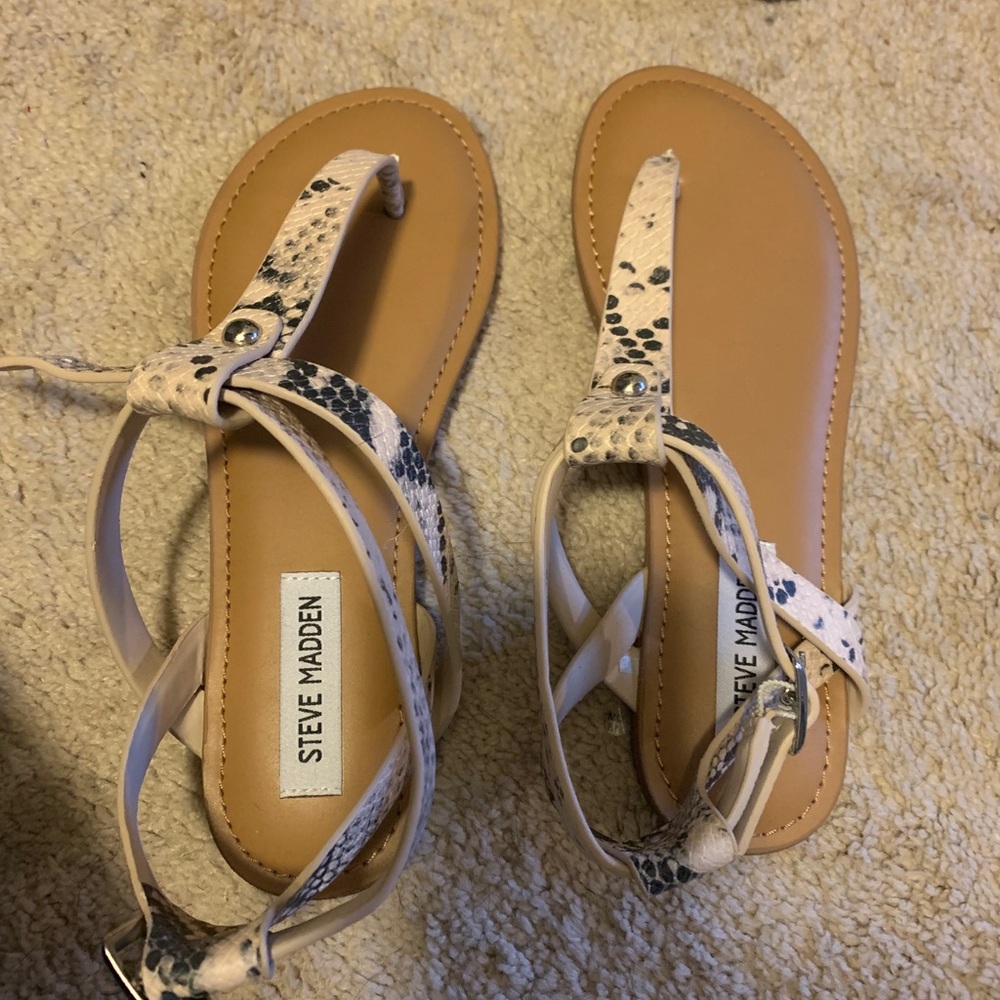 NEW Steve Madden snakeskin t-strap sandals